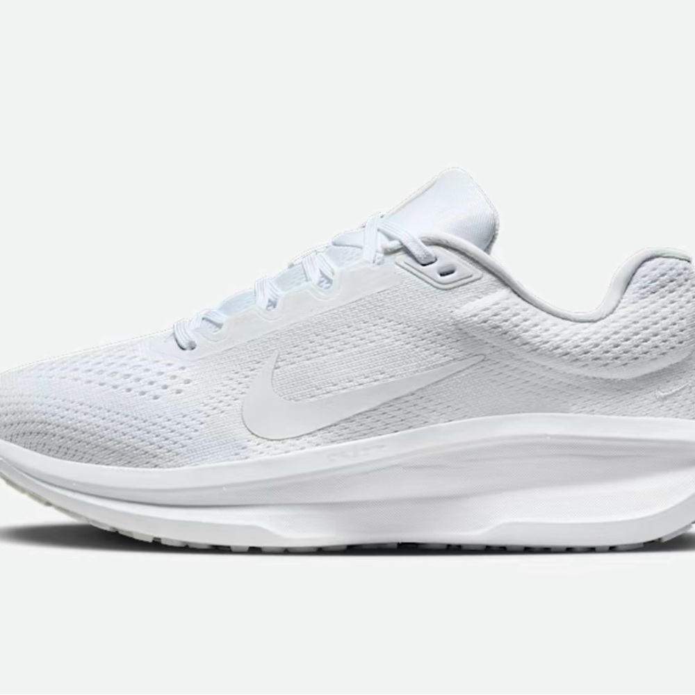 Nike Women's Winflo 11 size 6